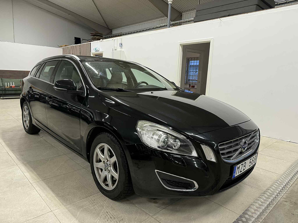 Volvo V60 D2 Summum Skinnklädsel Dragkrok