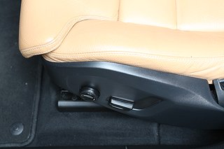 SUV Volvo XC60 11 av 35