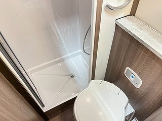 Husbil-halvintegrerad Kabe TMRX 780 LXL 23 av 30