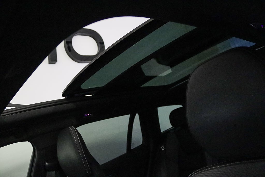 Volvo V60 Recharge T6 AWD R-Design B&W Panorama HuD Drag