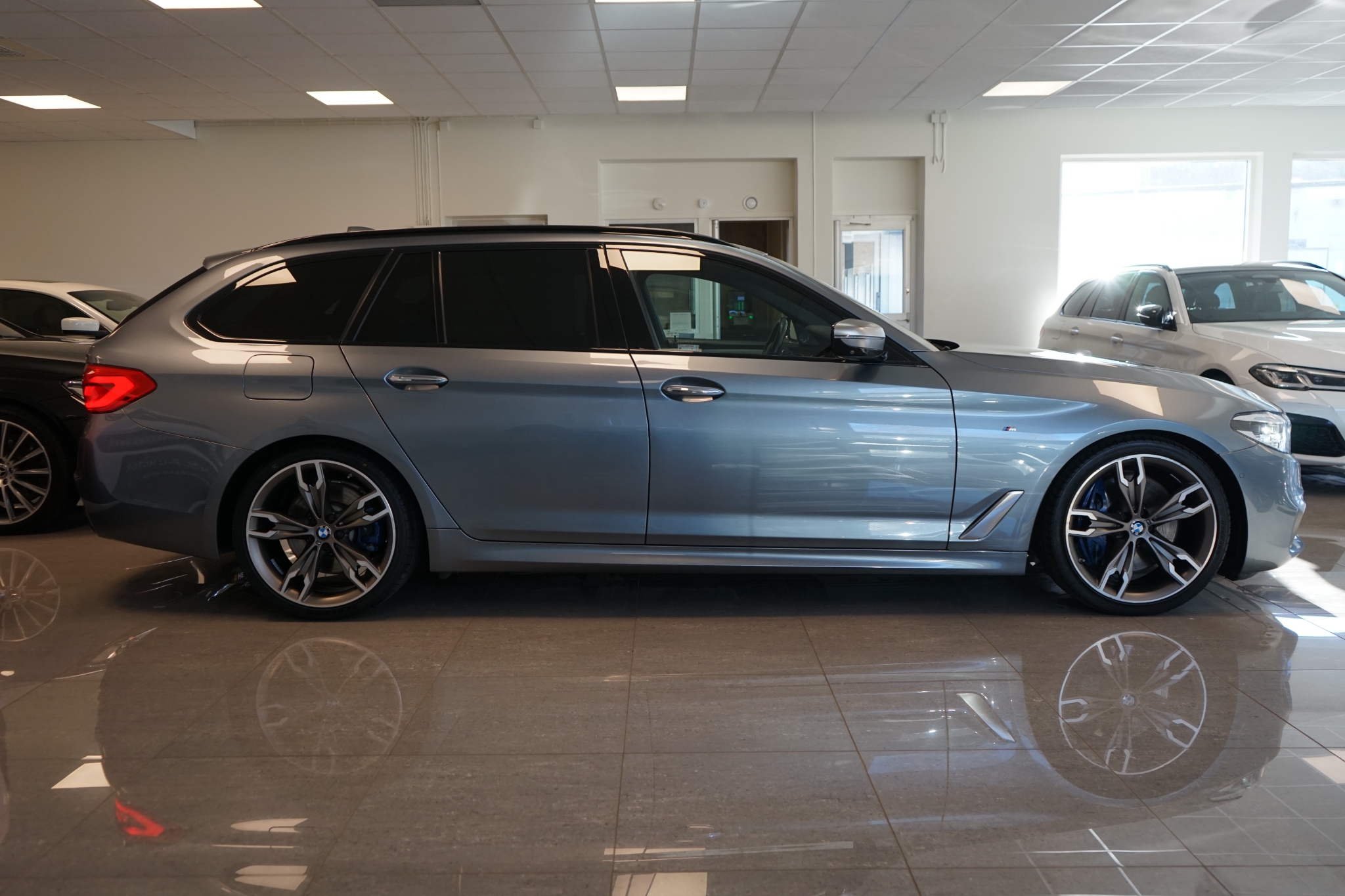 BMW M550d 2018, bild 3/60