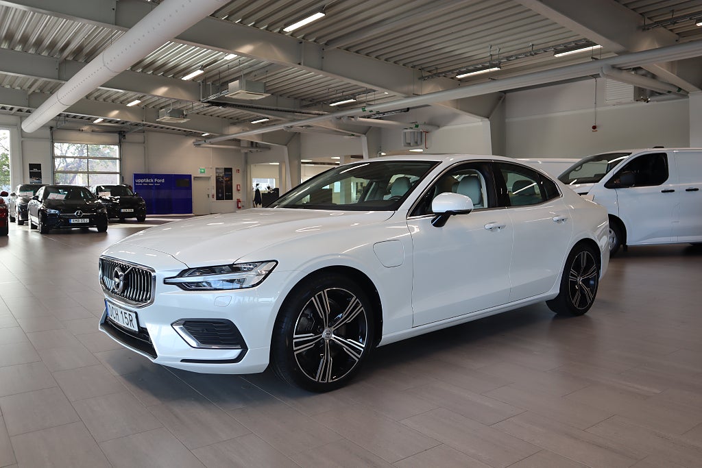Volvo S60 Recharge T8 Inscription AWD 392hk *Pano/360/B&W*
