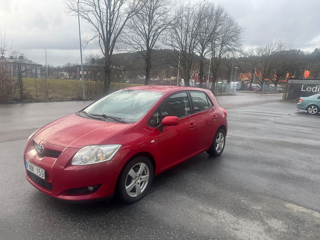 Toyota Auris 5-dörrar 1.6 Dual  Ny Besiktad 