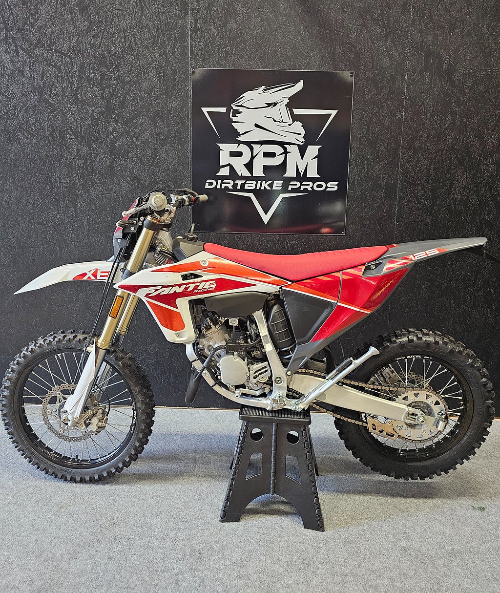 FANTIC Xe 125 landsvägsreggad 