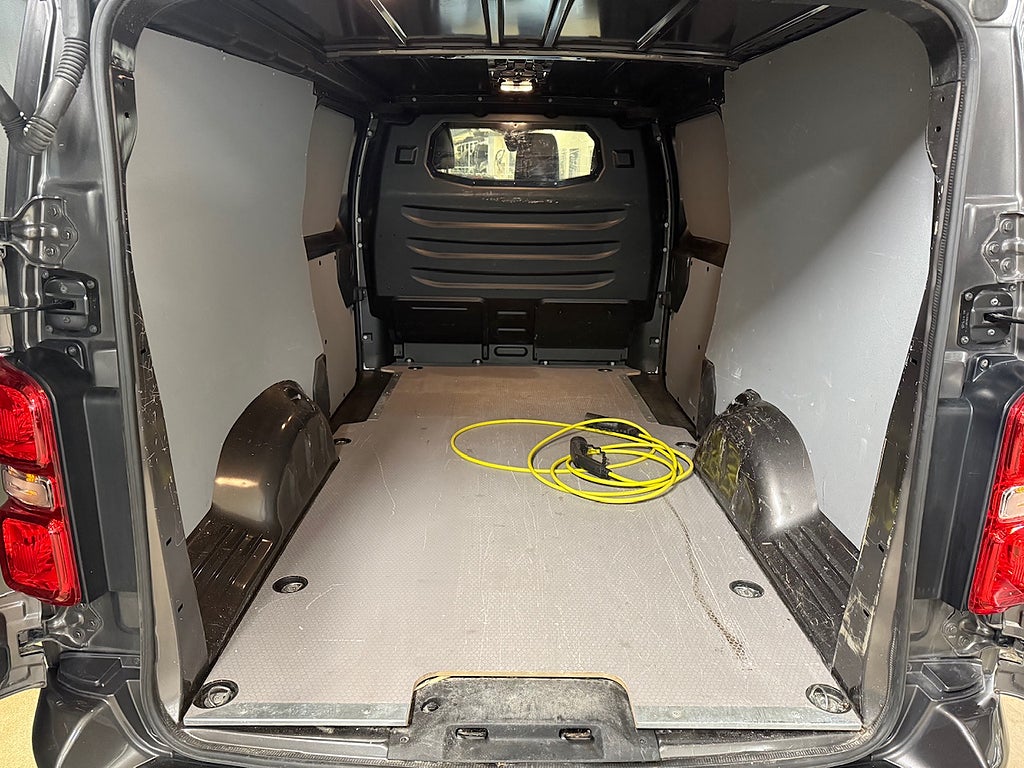 Bild på Peugeot e-Expert  PRO+ L3 75kWh 136hk Back-kamera/Nav