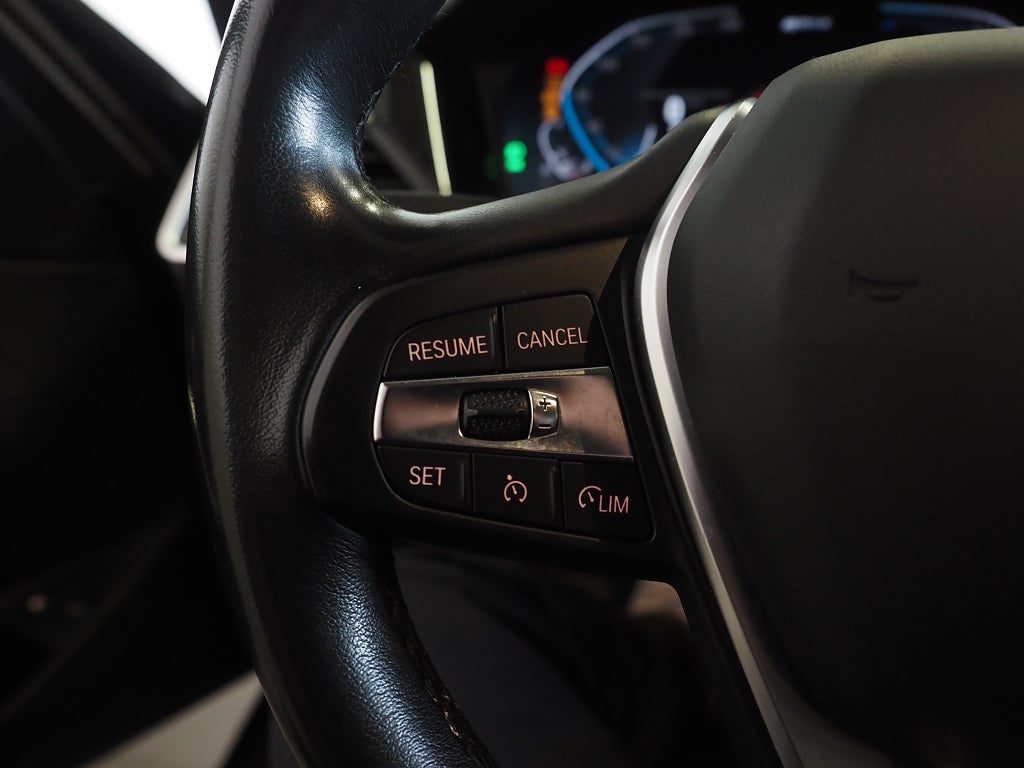BMW 330e Plug-in Touring 292hk Sport Line | Drag | Navi | 2021