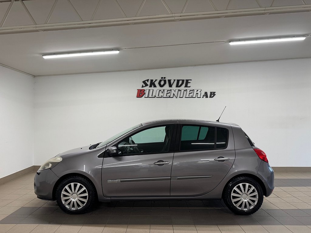 Renault Clio 1.2 / 10700Mil/Nyservad/Motorvärmare/Räntefritt