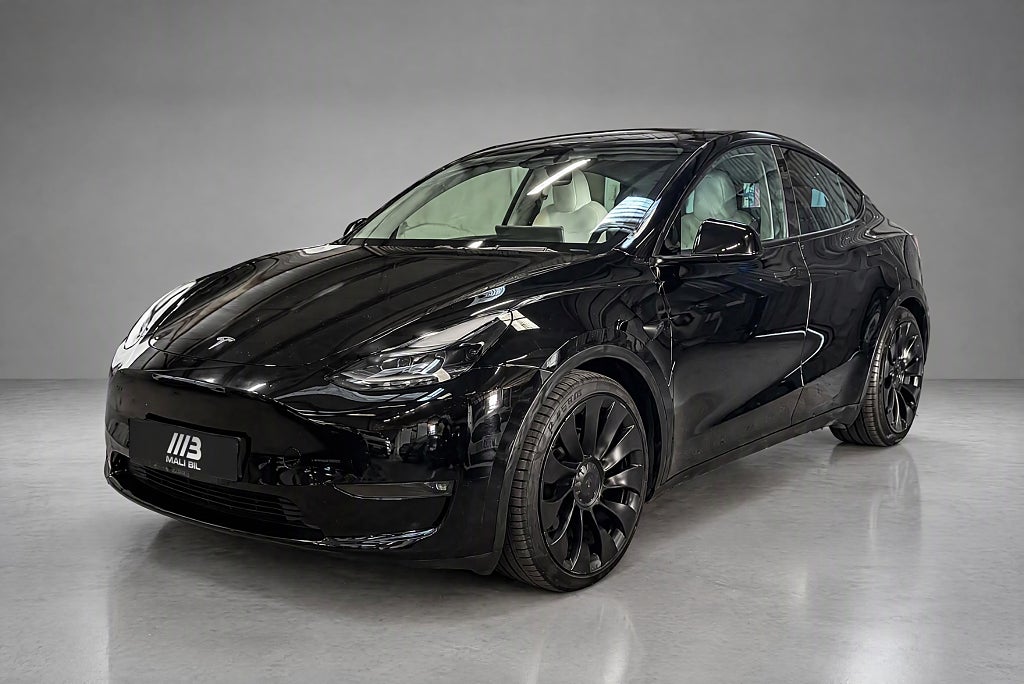 Tesla Model Y AWD Performance MOMS Värmepump Dragkrok Pano