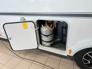 Husbil-halvintegrerad Adria MATRIX PLUS 670 SL 7 av 19