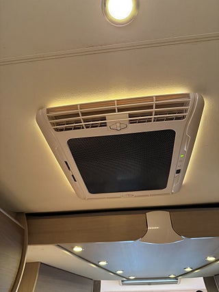 Husbil-halvintegrerad Bürstner Ixeo Time 726 11 av 19