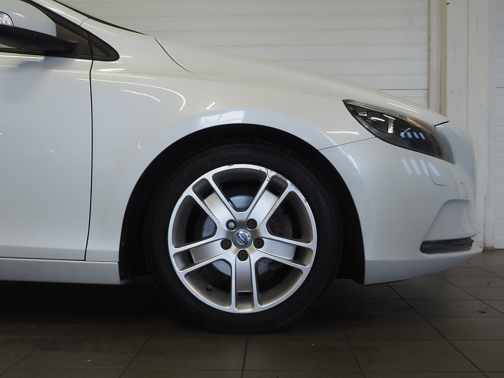 Volvo V40 D2 Business 120hk Drag P-Sen VOC D-Värm 2018