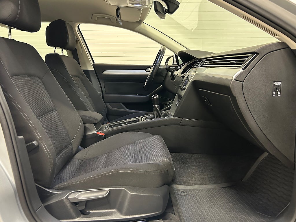 Volkswagen Passat SC 2.0 TDI 4Motion D-Värm Navi Drag P-Sen 2017