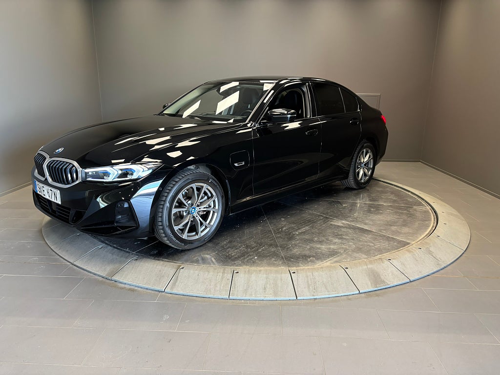 BMW 330e xDrive Dragkrok Rattvärme 