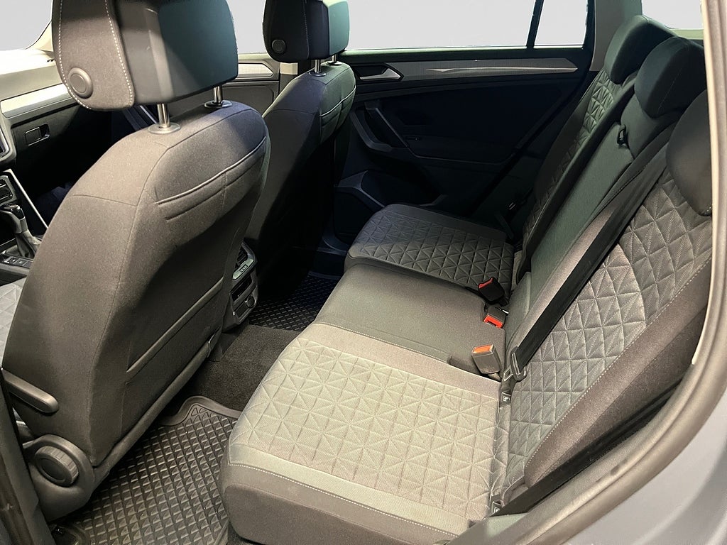 Volkswagen Tiguan 1.5 TSI Aut Adaptiv farth Motorvärmare Dragkrok Carplay bild 12