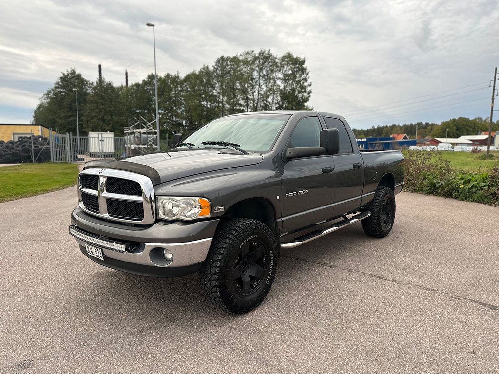 Dodge RAM 1500 Quad Cab 5.7 V8 HEMI