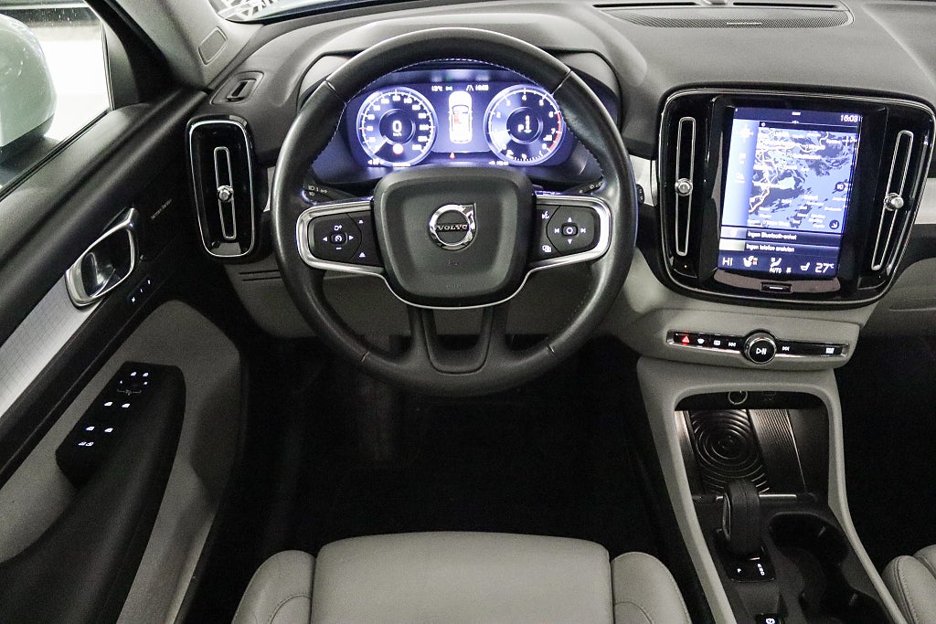 Volvo XC40 T5 AWD Intro Edition H/K Panorama 360°