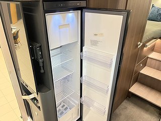 Husbil-halvintegrerad Adria MATRIX SUPREME 670 SL 19 av 32