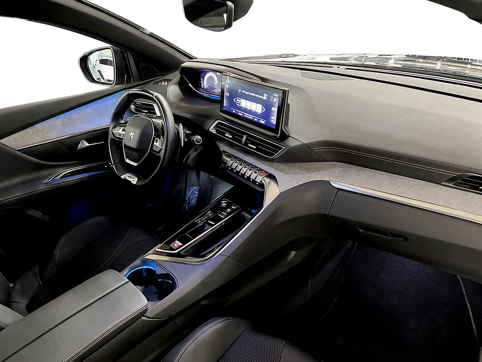 Bild på Peugeot 5008 GT 1.2 PT 130hk Aut 7-SITS B-KAMERA CARPLAY