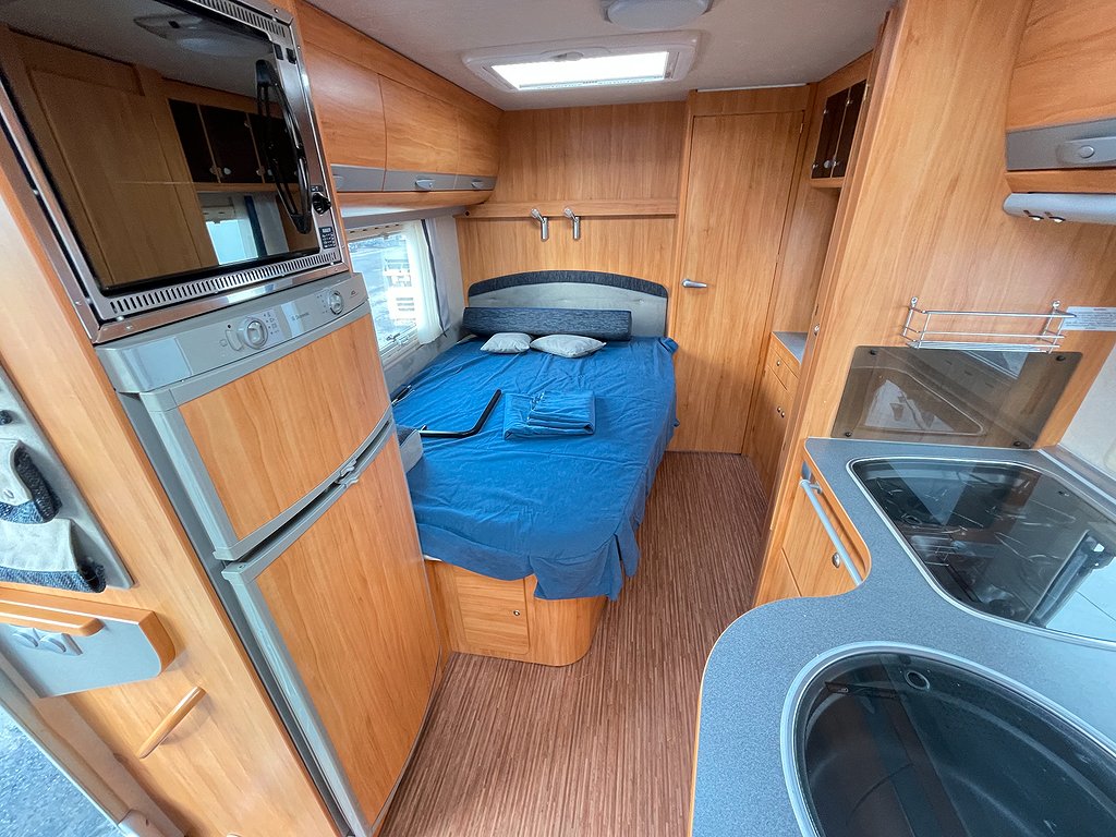 Adria Coral S 680 ST / B-körkort / El-Patron /Ugn/ Solcell/  - Adria