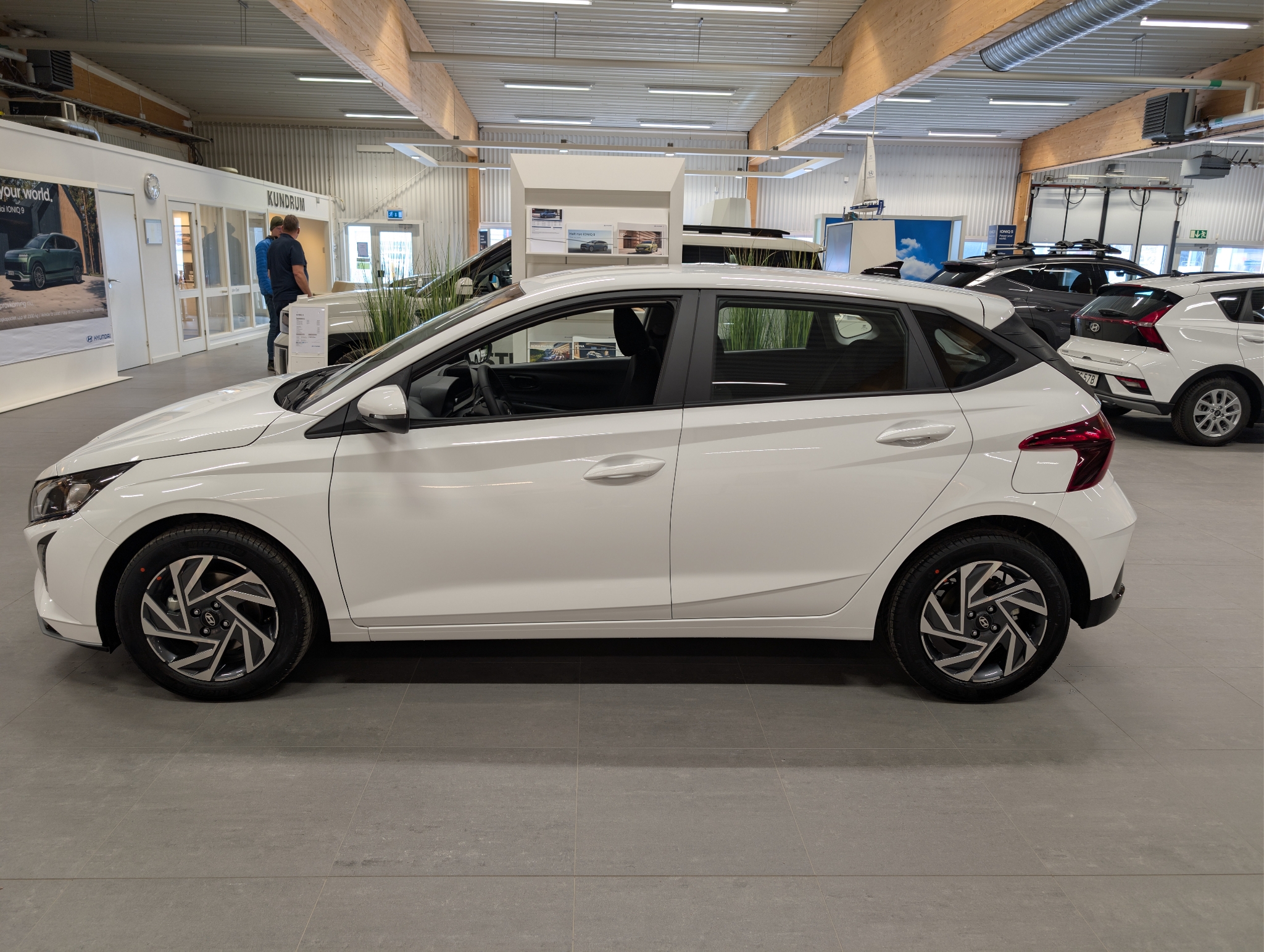 Hyundai i20 Essential Automat 2026, bild 2/10