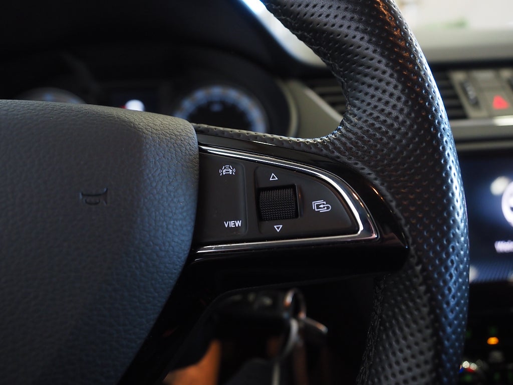 Skoda Octavia Kombi 1.5 TSI 150hk Ambtion | Drag | Värmare | 2020