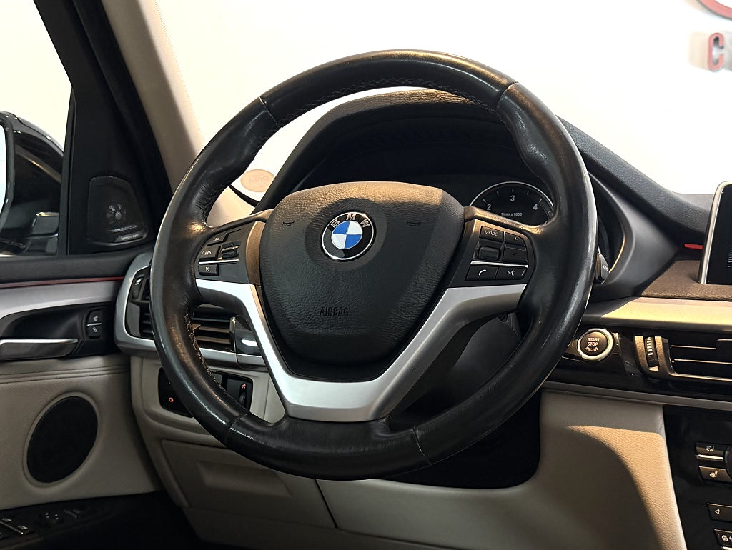 BMW X5 xDrive25d 218HK PANORAMA DRAG HELSKINN RATTVÄRME S+V