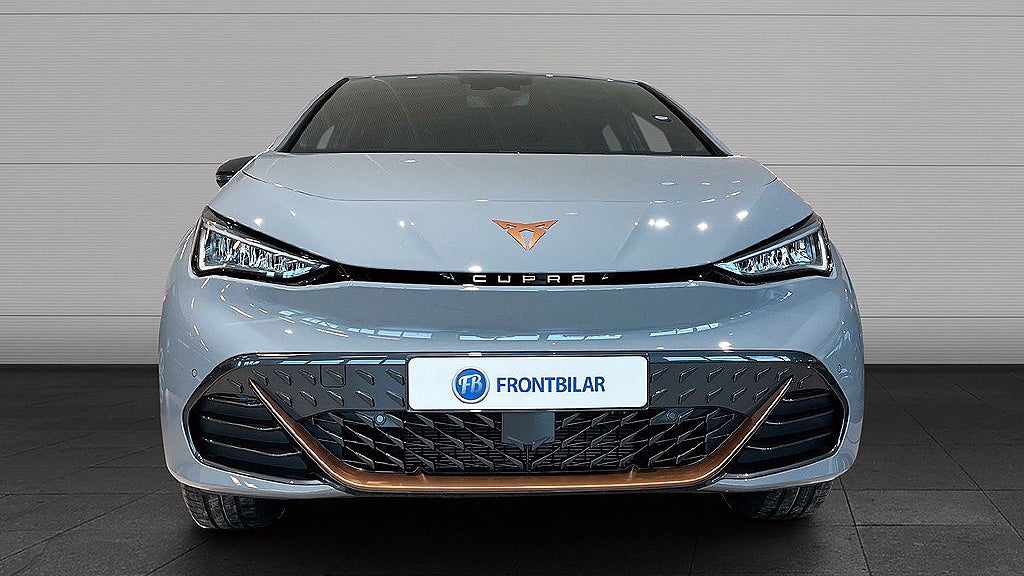 Cupra Born har en effekt på 150 kW (204 hästkrafter. 