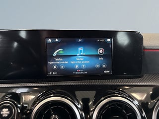 Mercedes-Benz A 200 7G-DCT AMG Line S&V-hjul Backkamera Carplay P-värm – bild 11