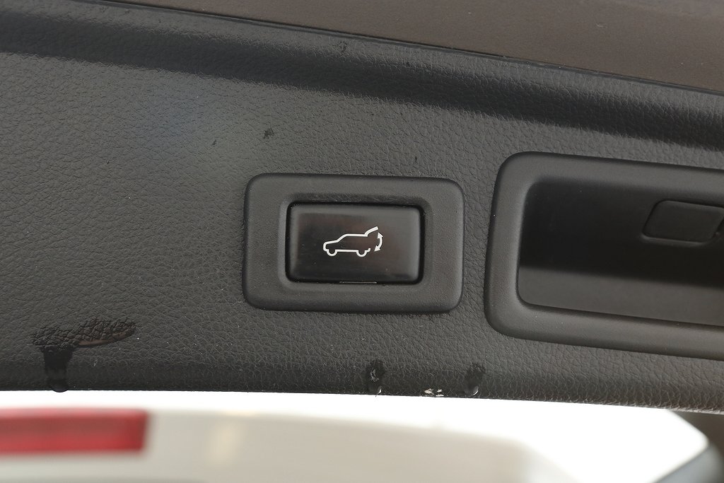 Subaru Forester 2,0i XE AWD Aut Skinn Pano Drag Nybesikt 2014