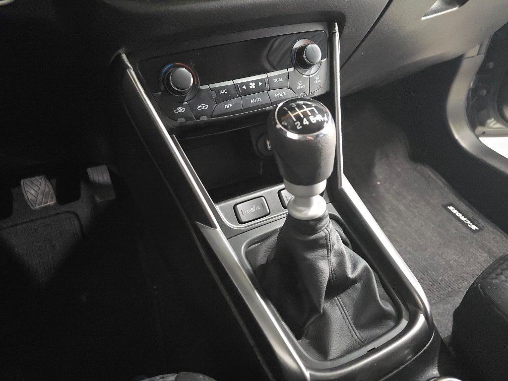 Suzuki S-Cross Hybrid AllGrip M-Värm V-hjul Backkamera