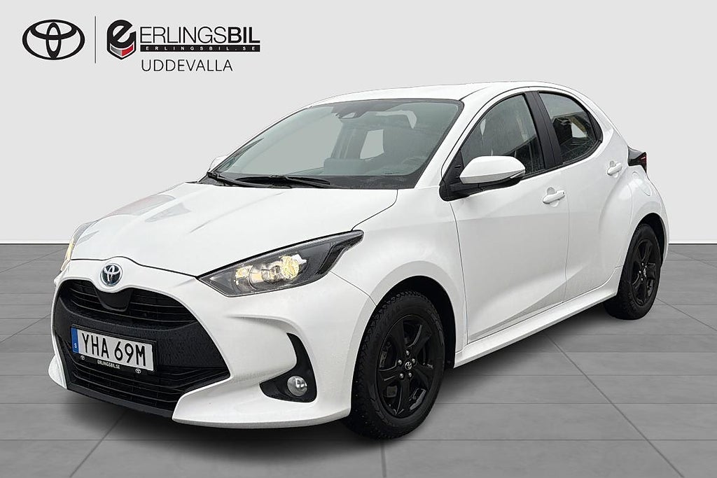 Toyota Yaris 1.5 HYBRID ACTIVE KOMFORTPKT V-HJUL / 3370MIL