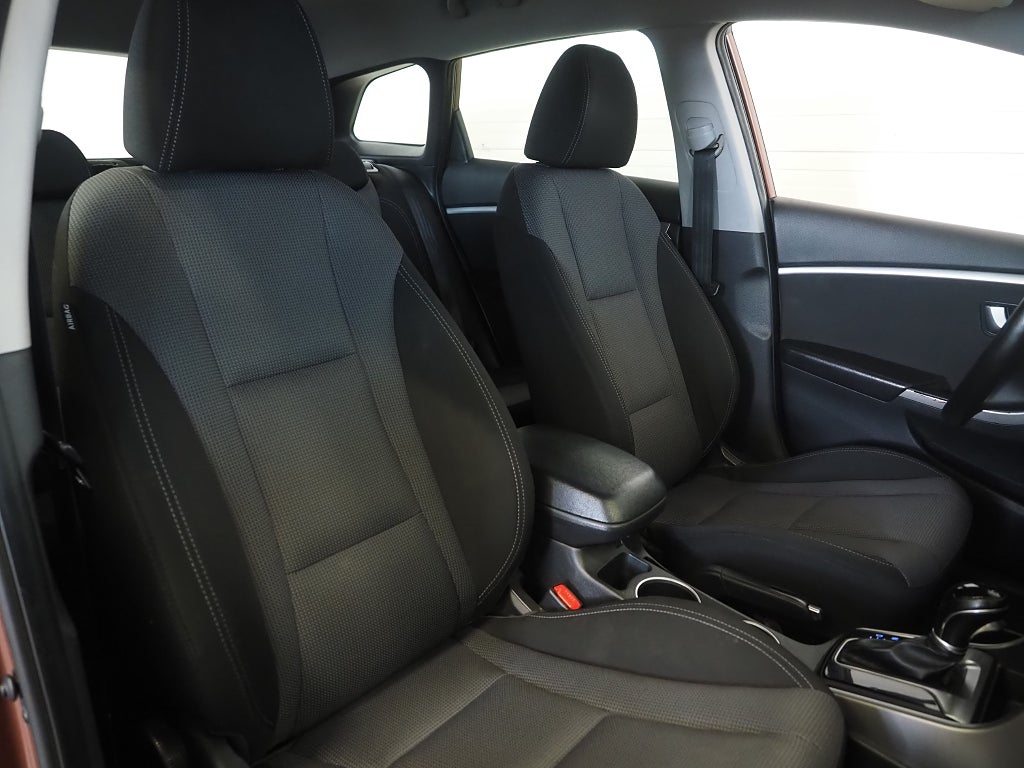 Hyundai i30 Kombi 1.6 GDI 135hk Aut Business Dragkrok Motorvärmare 2014