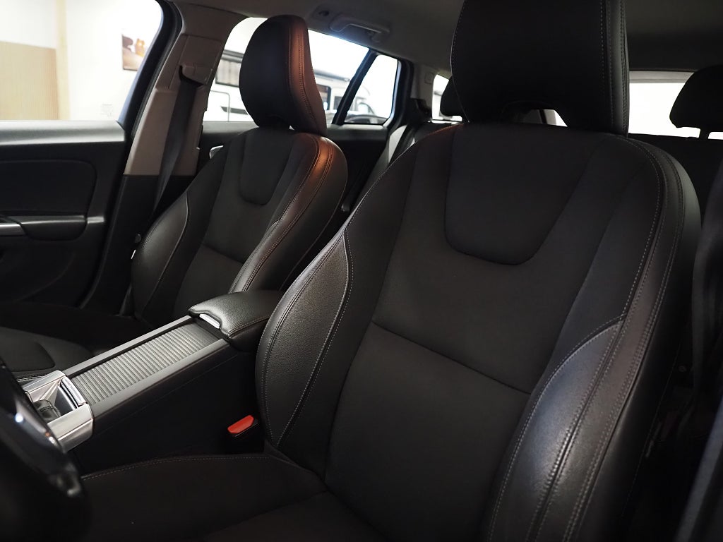 Volvo V60 Cross Country D4 AWD 190hk Momentum | D-värm | Kamrem bytt | 2016
