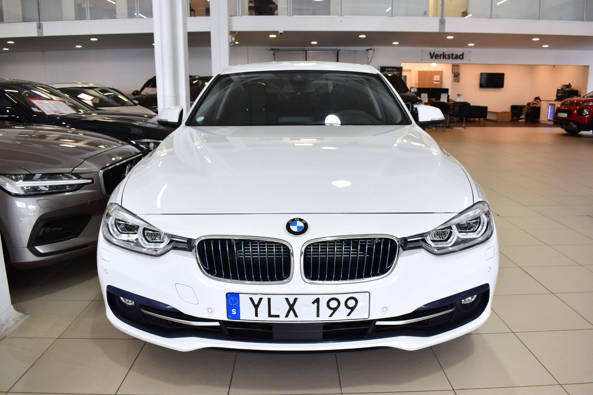 BMW 330 e Plug-in Aut SportLine Värm 2017, bild 2/47