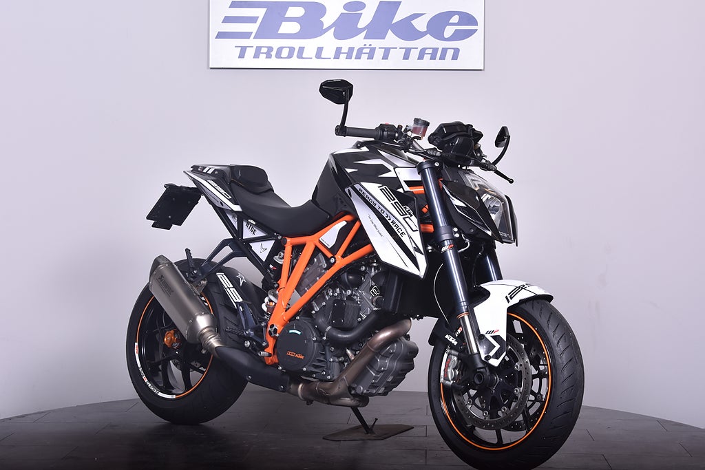 KTM 1290 SUPER DUKE R AKRAPOVIC HEL NYSERVAD