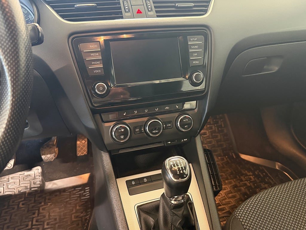 Skoda Octavia Kombi 1.6 TDI Ambition Euro 6 SÅLD thumbnail