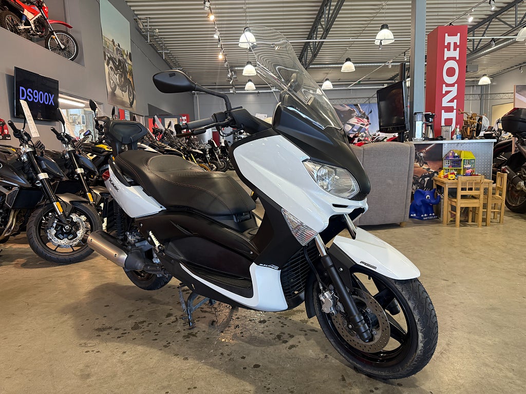 Yamaha X-Max 250 ABS #Endast 1500mil# 