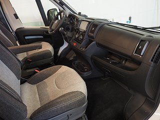 Husbil-halvintegrerad Knaus Van Ti 650 MEG 6 av 20