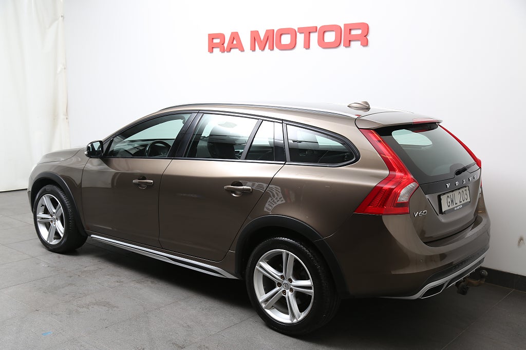 Volvo V60 Cross Country D4 190hk Momentum Business Edition AWD VOC Dra 2016