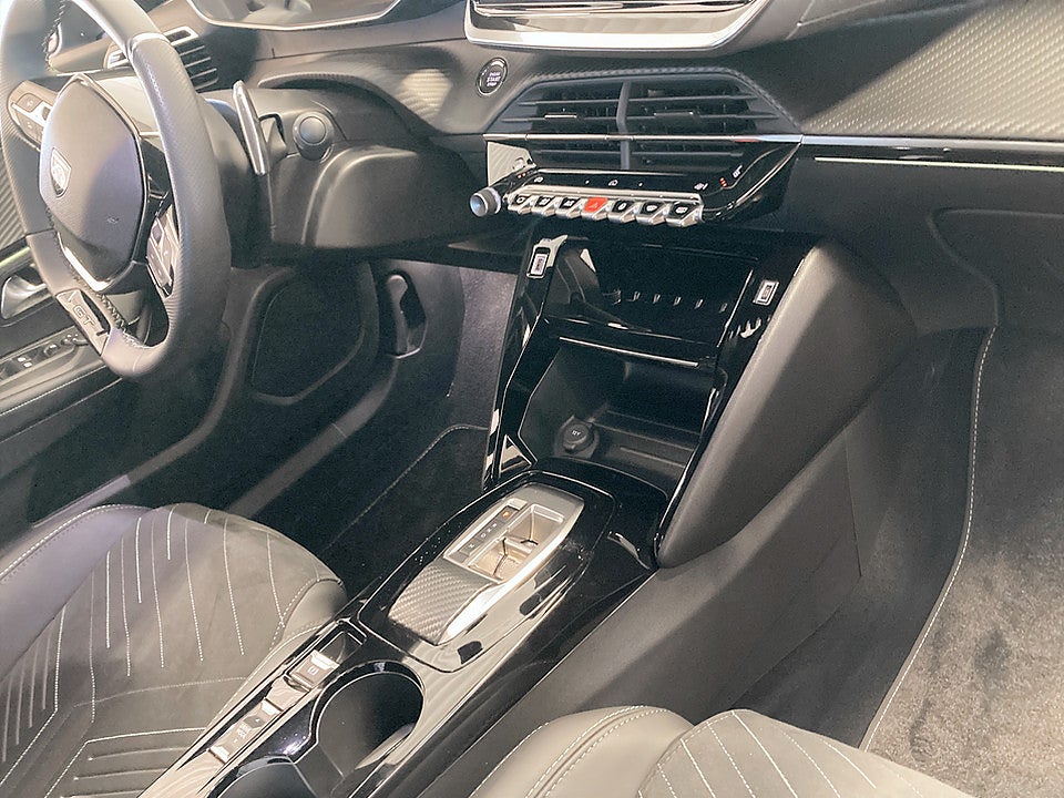 Bild på Peugeot 2008 GT 1.2 PT 130hk Aut B-KAMERA CARPLAY