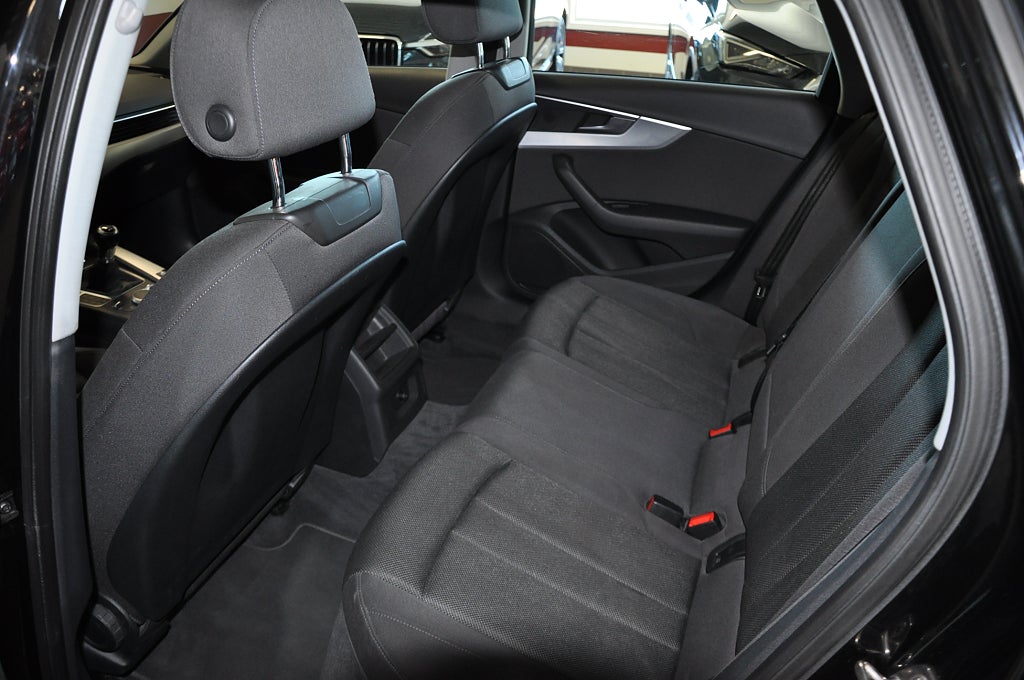 Audi A4 2016 - miniatyr 12