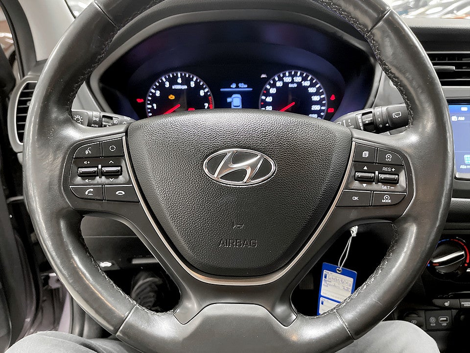 Bild på Hyundai i20 Comfort Premium 1.2 84hk B-KAMERA CARPLAY NYSERVAD