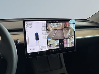 Tesla Model Y Long Range AWD S&V-hjul/Pano/Kamera/MOMS/Skinn/Drag – bild 11