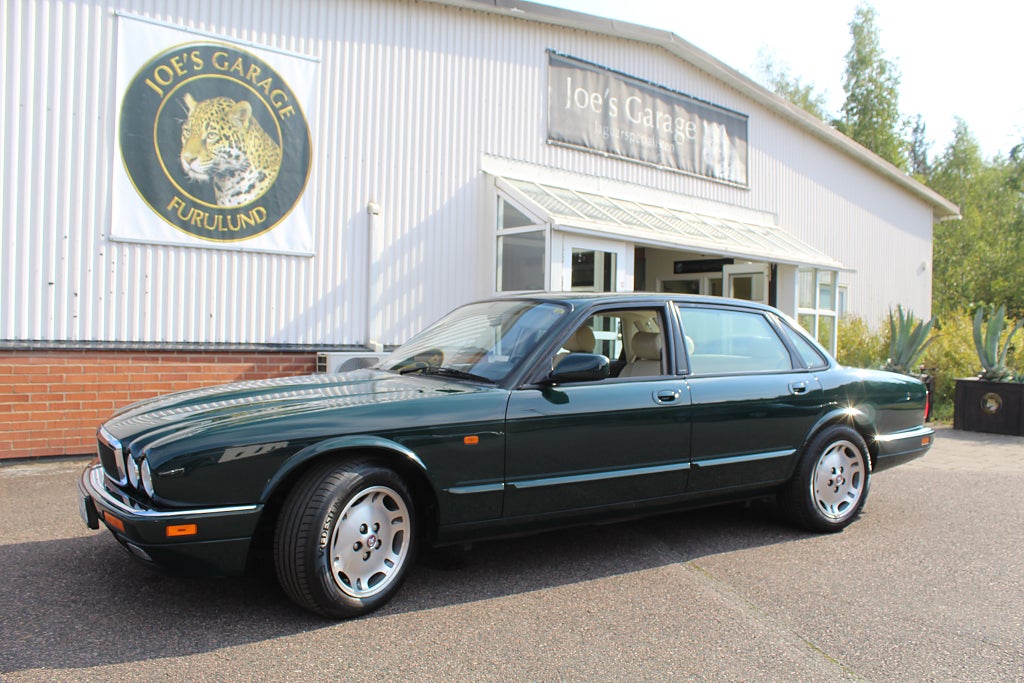 Jaguar XJ 3.2 Sport, EN ägare, unikt låga mil, rätt färger!