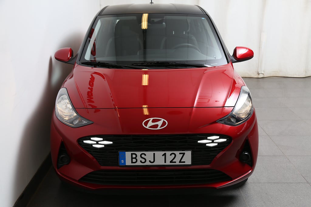 Hyundai i10 1,0 AMT Automat l P-sensorer l Backkamera l 2-tons lack 2025