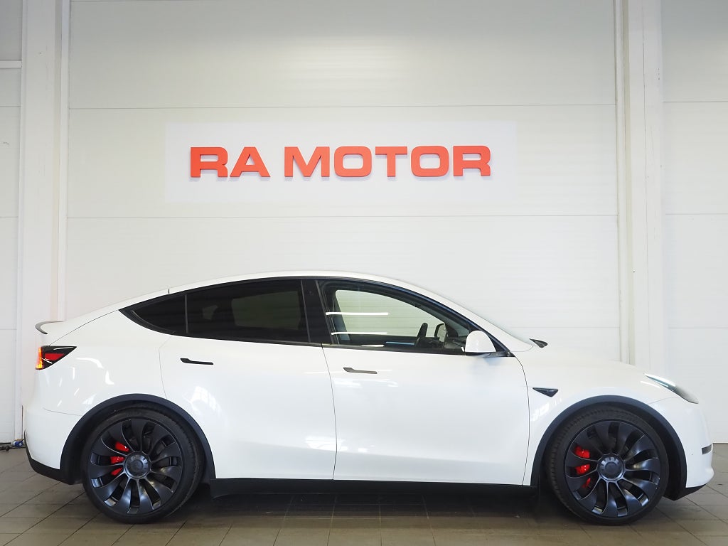 Tesla Model Y Performance 534hk AWD | Dragkrok | Panorama | Moms |