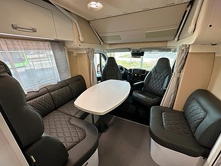 Husbil-halvintegrerad Wingamm Oasi 690 TWIN 140HK AUT 19 av 24