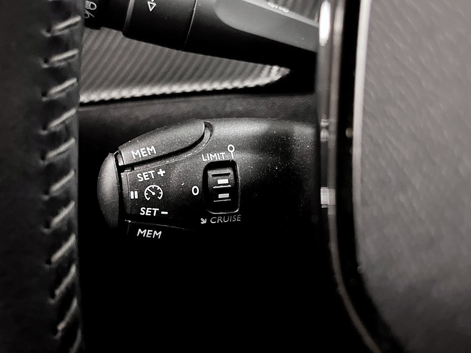 Bild på Peugeot 2008 Allure 1.2 PT B-KAMERA EN ÄGARE 130hk