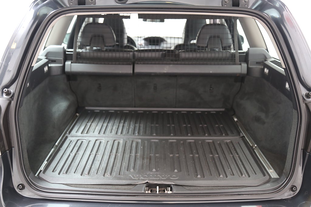 Volvo V70 II D2 S/S Momentum Nybesik Dragkrok 2014
