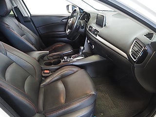 Halvkombi Mazda 3 10 av 22